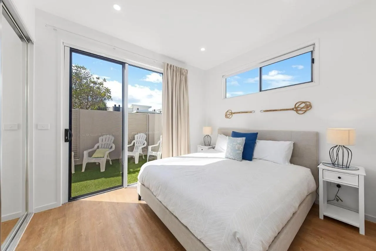 Waves Beach House 马库拉 度假居